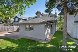 423 Rosewood Ave SE, East Grand Rapids, MI 49506 - Photo 9