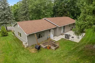 190 W Bacon St, Hillsdale, MI 49242 - Photo 37