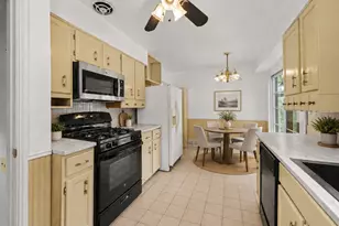 2146 Godfrey Ave SW, Wyoming, MI 49509 - Photo 9