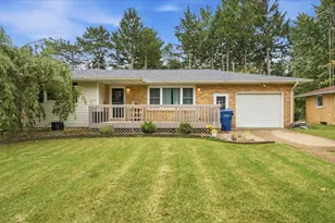 408 Waverly Dr, Benton Harbor, MI 49022 - Photo 1