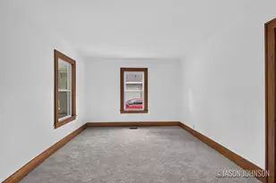 307 Ridgewood St SE, Kentwood, MI 49548 - Photo 7