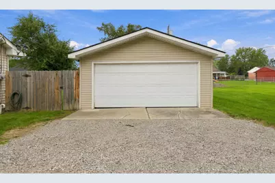 24368 Sylvan Avenue, Brownstown, MI 48134 - Photo 5