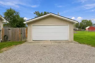 24368 Sylvan Ave, Brownstown, MI 48134 - Photo 5