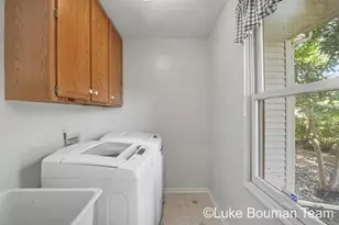945 Bay Ridge Dr, Holland, MI 49424 - Photo 9