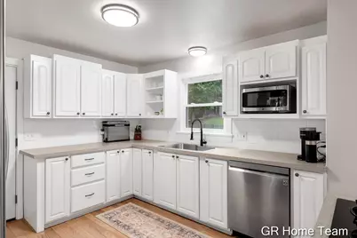 1619 Millbrook Street SE, Grand Rapids, MI 49508 - Photo 13