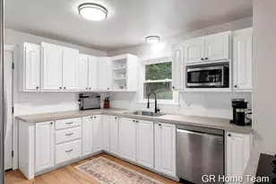 1619 Millbrook St SE, Grand Rapids, MI 49508 - Photo 13