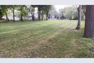 823 Carl Breeding Way, Jackson, MI 49203 - Photo 5