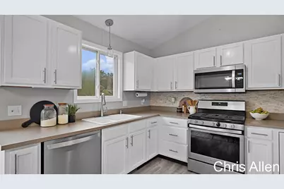 3051 Woodglen Street NW, Grand Rapids, MI 49504 - Photo 9