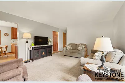 502 Tuttle Avenue NE, Grand Rapids, MI 49503 - Photo 3