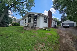 737 Royal Dr, Jackson, MI 49202 - Photo 1