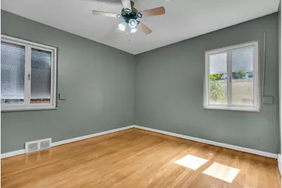 22400 Petersburg Avenue, Eastpointe, MI 48021 - Photo 11