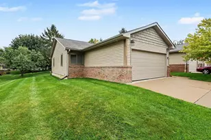 905 Moore Dr, Chelsea, MI 48118 - Photo 3