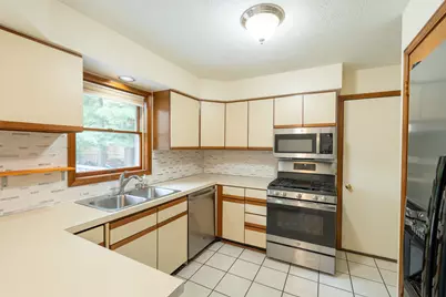 890 Gabrielle Court NE, Grand Rapids, MI 49505 - Photo 13
