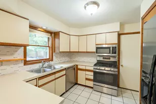 890 Gabrielle Ct NE, Grand Rapids, MI 49505 - Photo 13
