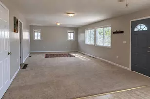 9994 E Clements Cir, Livonia, MI 48150 - Photo 5