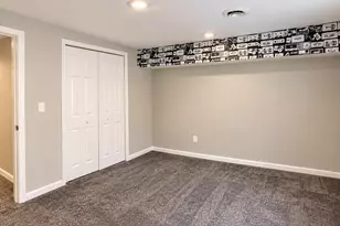 9994 E Clements Cir, Livonia, MI 48150 - Photo 15