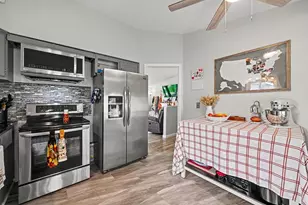17663 Dolores St, Livonia, MI 48152 - Photo 9