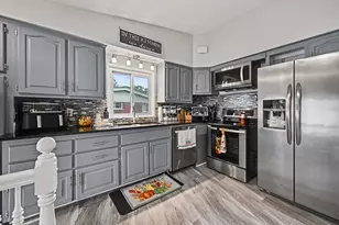17663 Dolores St, Livonia, MI 48152 - Photo 11
