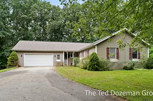 16565 Greenly St, Holland, MI 49424 - Photo 1
