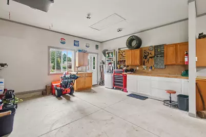 898 Mid Bluff Drive, Zeeland, MI 49464 - Photo 29