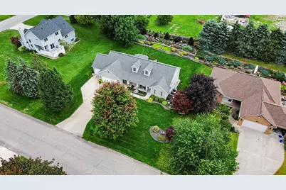 898 Mid Bluff Drive, Zeeland, MI 49464 - Photo 37
