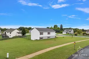 1698 Trent Ridge Ct NE, Cedar Springs, MI 49319 - Photo 33
