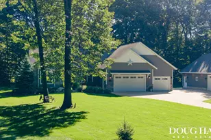 12860 Woodhaven Dr, Grand Haven, MI 49417 - Photo 9