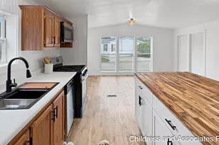 321 Valley Oak Dr, Coopersville, MI 49404 - Photo 3