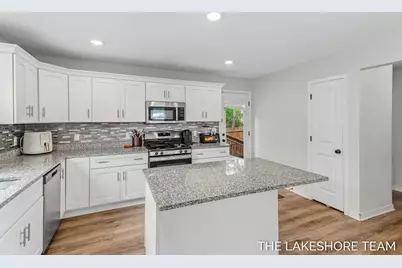 734 E 8th Street, Holland, MI 49423 - Photo 29