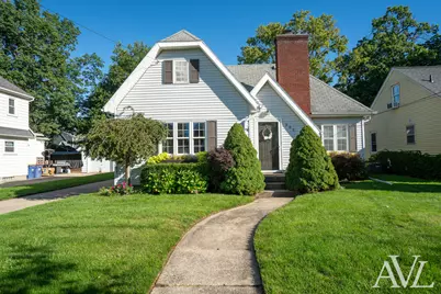 905 N Ottillia Street SE, Grand Rapids, MI 49507 - Photo 1