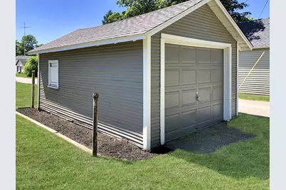 404 W Saint Joseph Street, Watervliet, MI 49098 - Photo 9