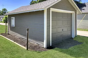 404 W St Joseph St, Watervliet, MI 49098 - Photo 9