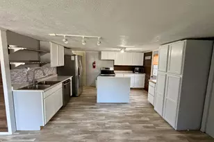 819 S Prospect Ct, Watervliet, MI 49098 - Photo 11