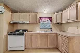 11385 Wildwood Dr, Marshall, MI 49068 - Photo 7