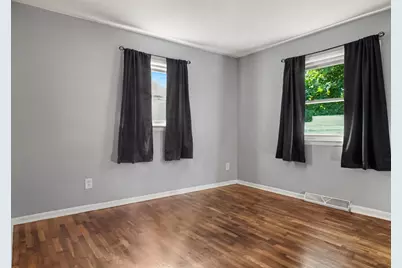 221 Cloverland Drive, Lansing, MI 48910 - Photo 9