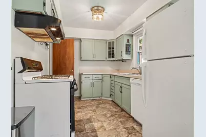 221 Cloverland Drive, Lansing, MI 48910 - Photo 5