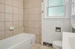 221 Cloverland Dr, Lansing, MI 48910 - Photo 13