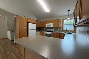 122 Summit Dr, Allegan, MI 49010 - Photo 5