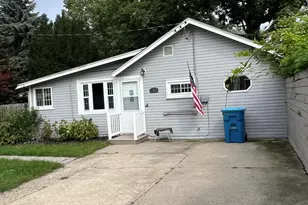 208 N Jackson St, Spring Lake, MI 49456 - Photo 3