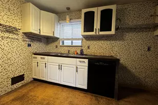 19606 Opal St, Clinton Twp, MI 48035 - Photo 9
