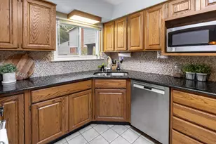 3225 Lockridge Dr, Ann Arbor, MI 48108 - Photo 13