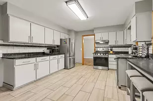 128 Chapel Hill Dr, Battle Creek, MI 49015 - Photo 9