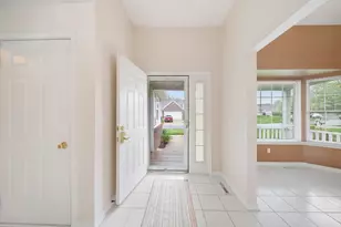 846 E Barrington Cir, Jackson, MI 49203 - Photo 5