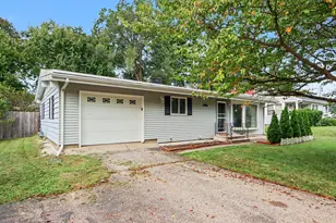 107 Williams Dr, Battle Creek, MI 49015 - Photo 1