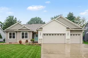 2674 Avalon Woods Dr, Portage, MI 49024 - Photo 3