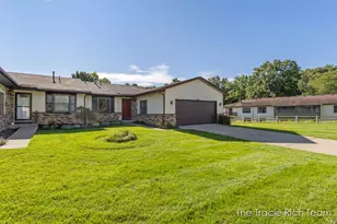 2142 Remington Way NE, Grand Rapids, MI 49505 - Photo 3
