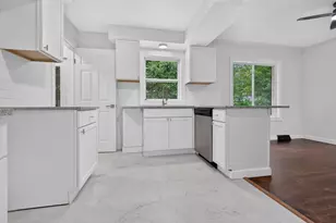 1652 Charleston Ave, Pontiac, MI 48340 - Photo 13