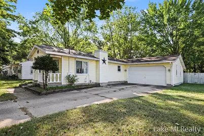 102 Sluyter Street SE, Kentwood, MI 49548 - Photo 1