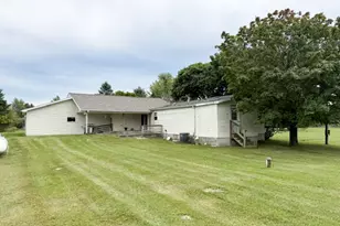 8738 Edgar Rd, Lakeview, MI 48850 - Photo 5