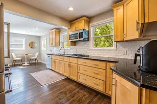 10565 Vernon Ave, Huntington Woods, MI 48070 - Photo 25